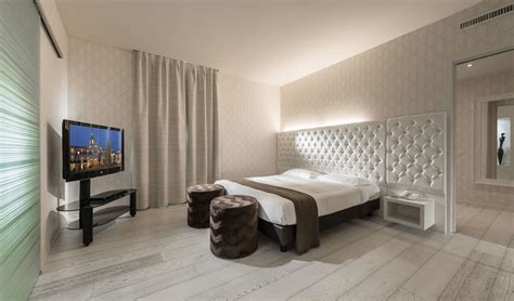Hotel Base .